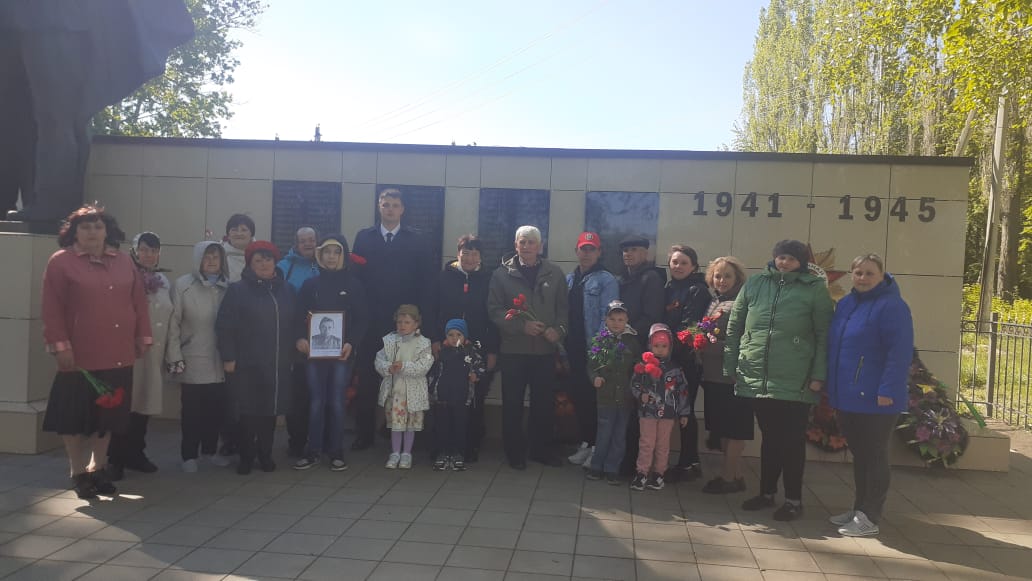 Жители Норово-Ротаевского сельского поселения собрались 9 мая,чтобы отдать дань уважения тем,кто защищал свободу и мир,почтив минутой молчания павших  односельчан.